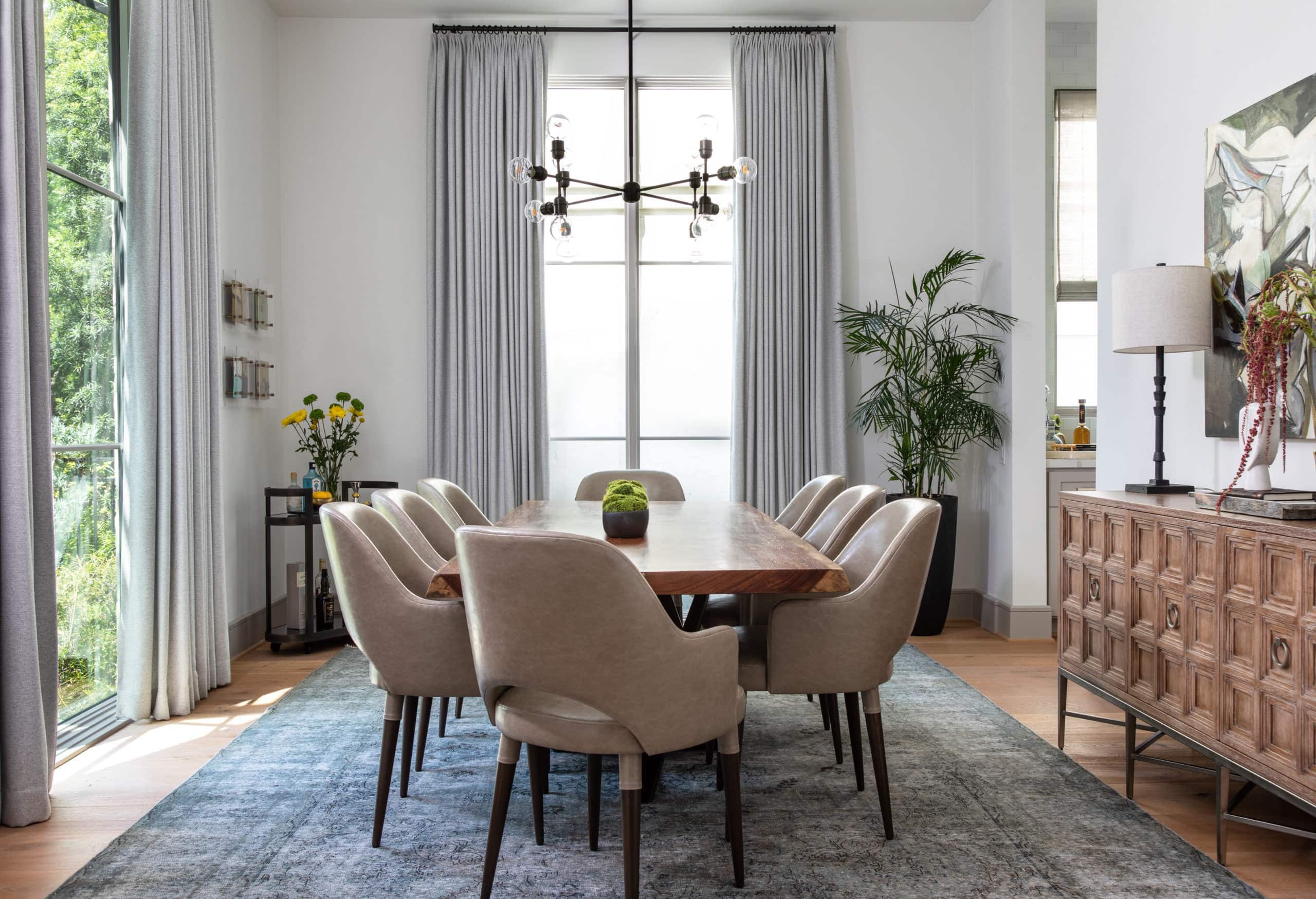 A modern dining room in the Southampton neighborhood of Houston, designed by Laura U