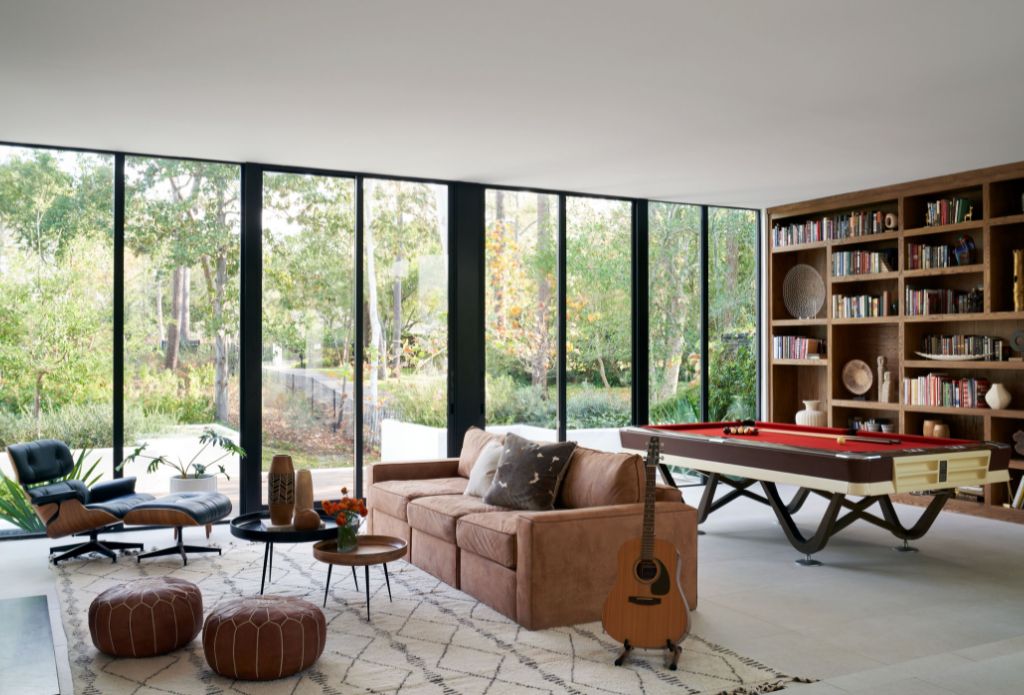 Mid-century modern living room design by Laura U Design Collective