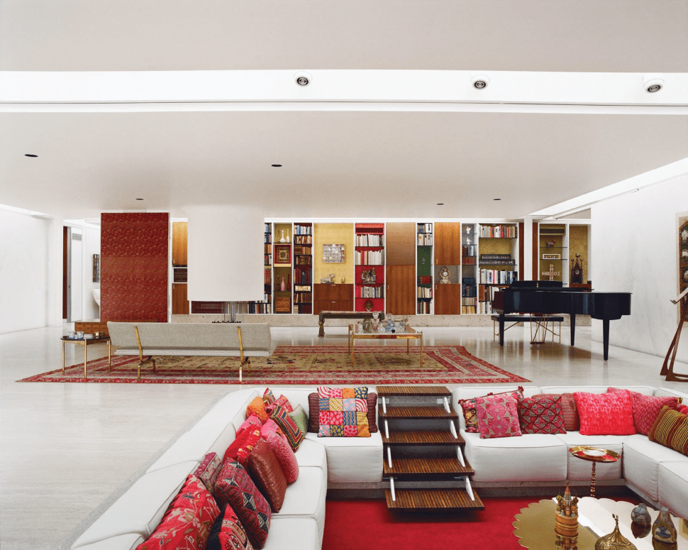 Mid-century yet highly modern home interiors by Eero Saarinen in Indiana.